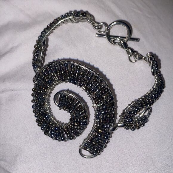 Women Silver Swirl with Black Beaded Chain Jewelry Bracelet and Toggle Clasp - Picture 7 of 7